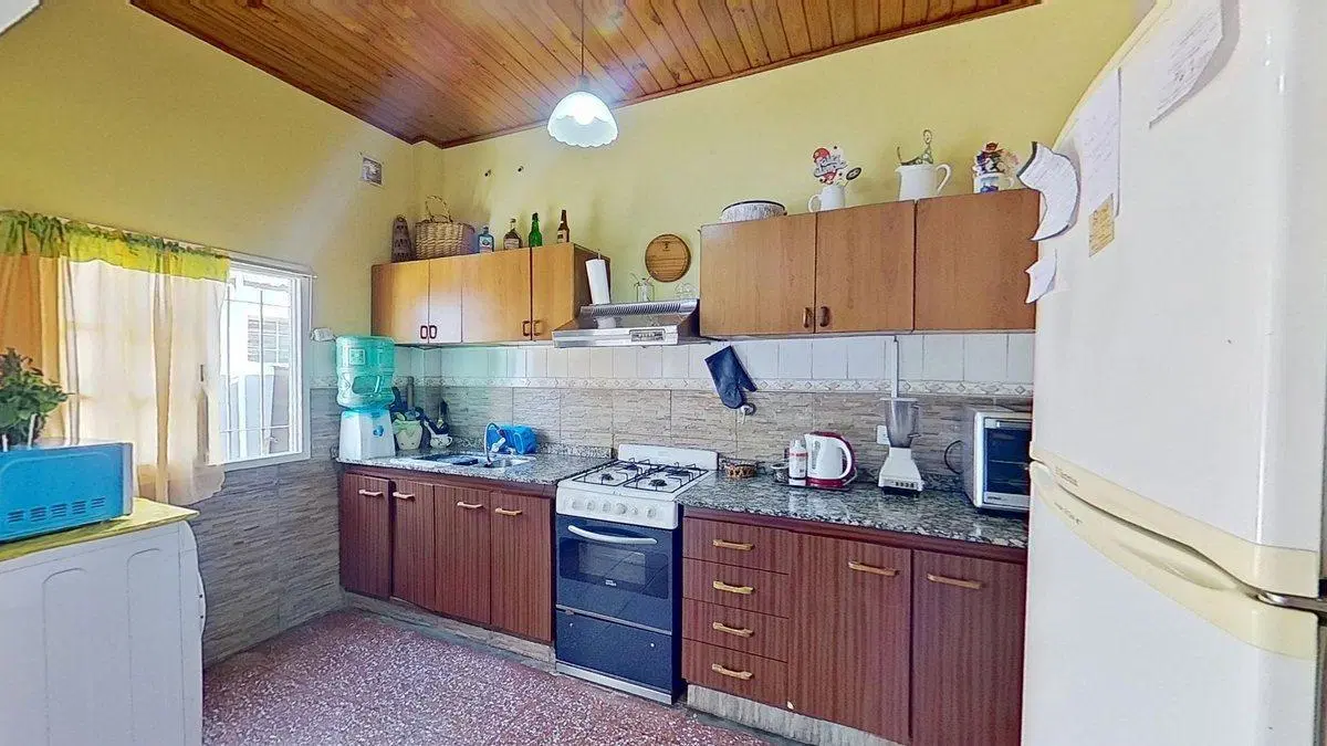 VENTA CASA 3 AMBIENTES MAS DEPTO MORON 8