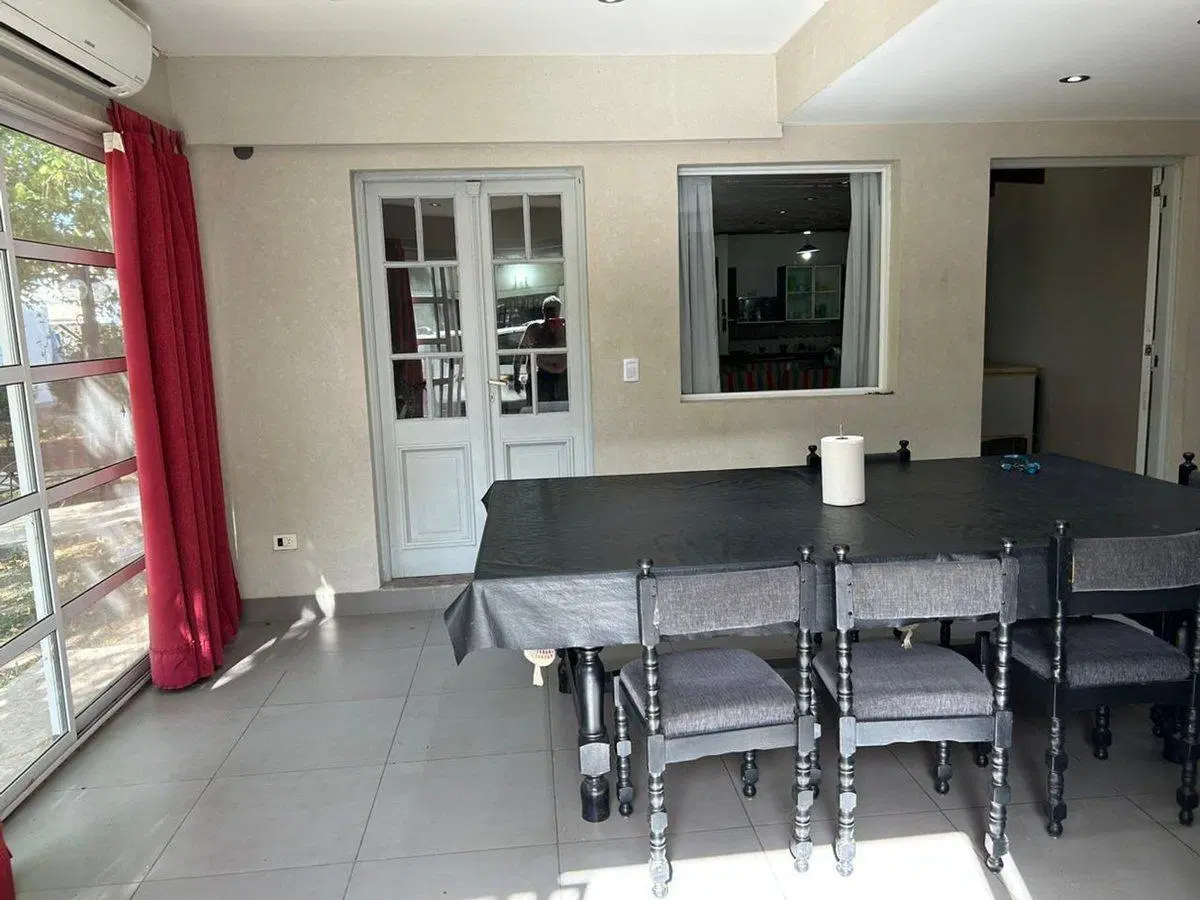 VENTA CASA DE 4 AMBIENTES BARRIO PRIVADO EN MORENO 8