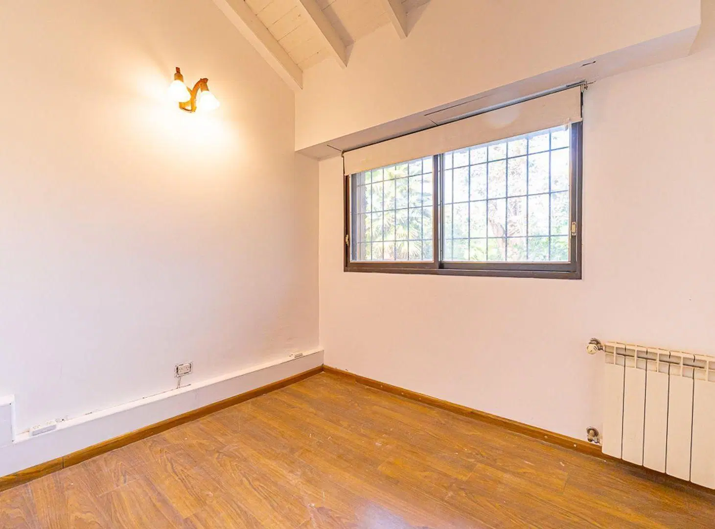 CASA 5 AMBIENTES EN TALAR DE PACHECO ENORME PARQUE 8