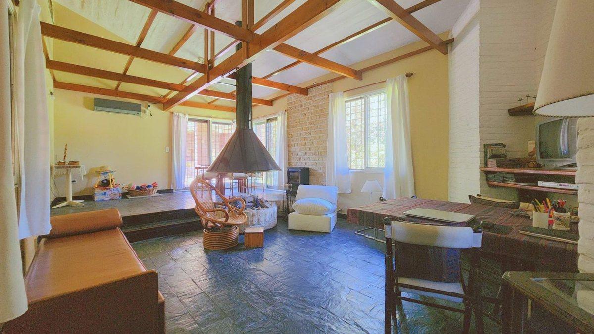 CASA QUINTA EN PONTEVEDRA 4 AMBIENTES CON PISCINA