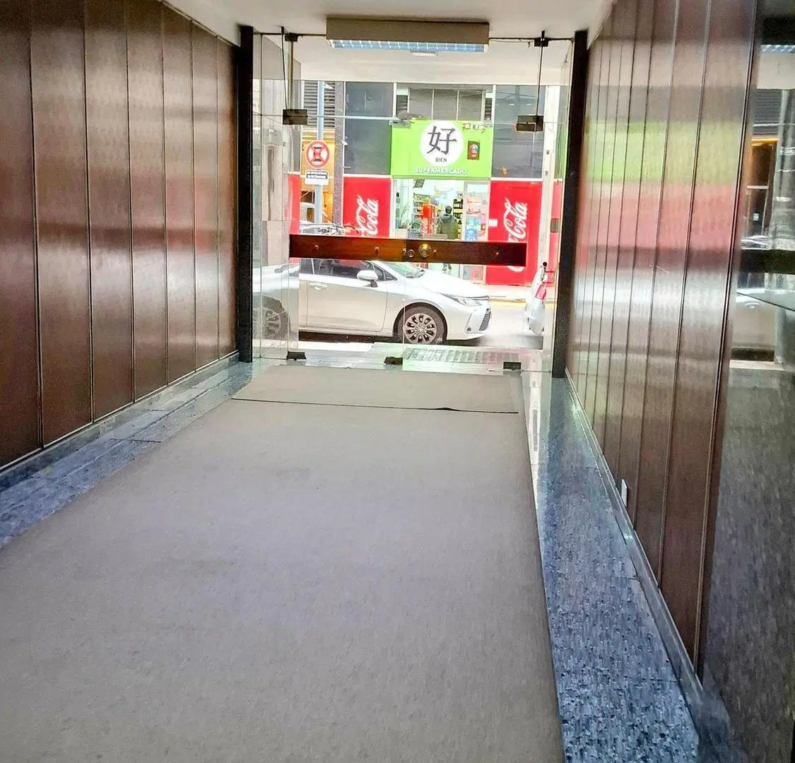 OFICINA EN VENTA AL FRENTE PLAZA LIBERTAD 3