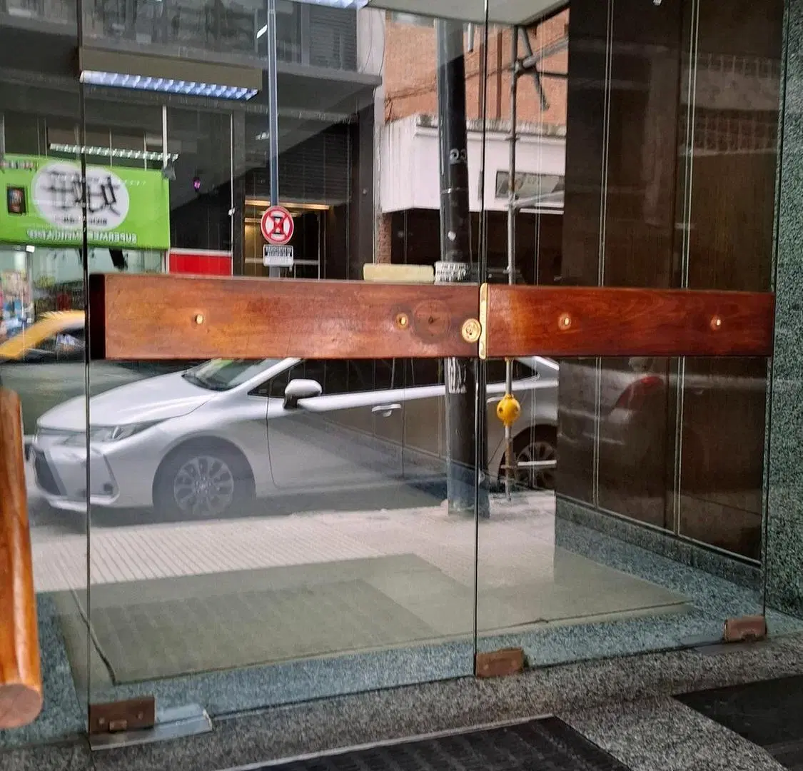 OFICINA EN VENTA AL FRENTE PLAZA LIBERTAD 2