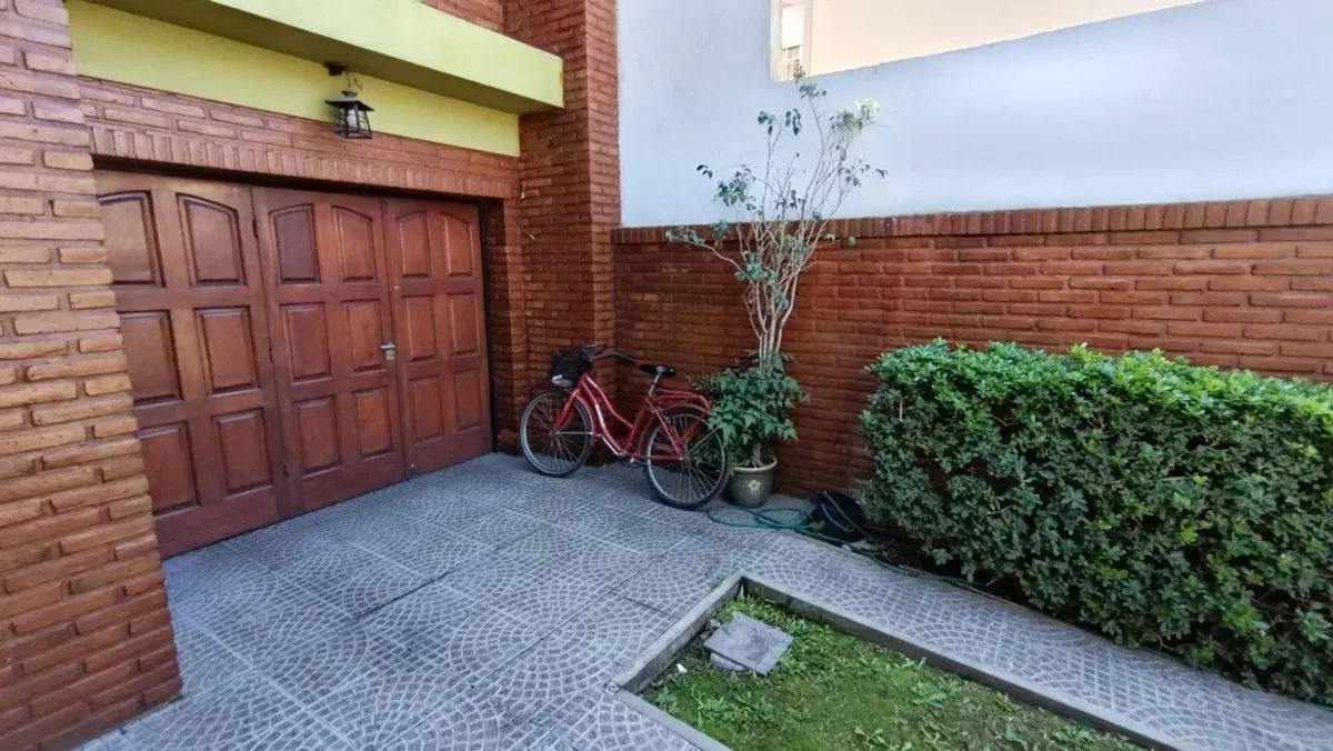 VENTA CASA 4 AMBIENTES MERLO PARQUE TERRAZA GARAJE 1