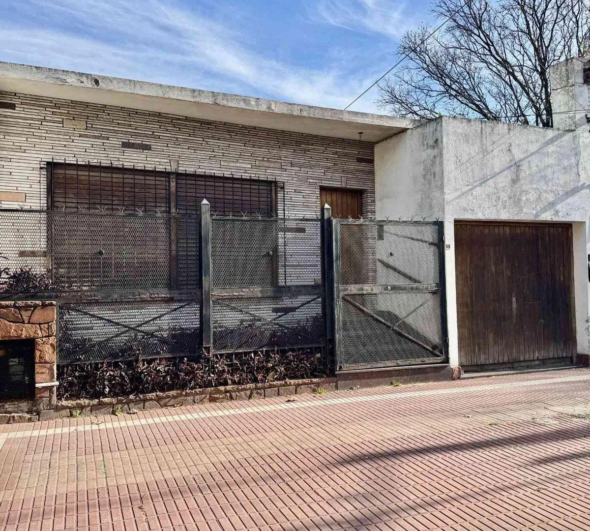 VENTA CASA TRES AMBIENTES EN DOCK SUD  GRAN LOTE 5