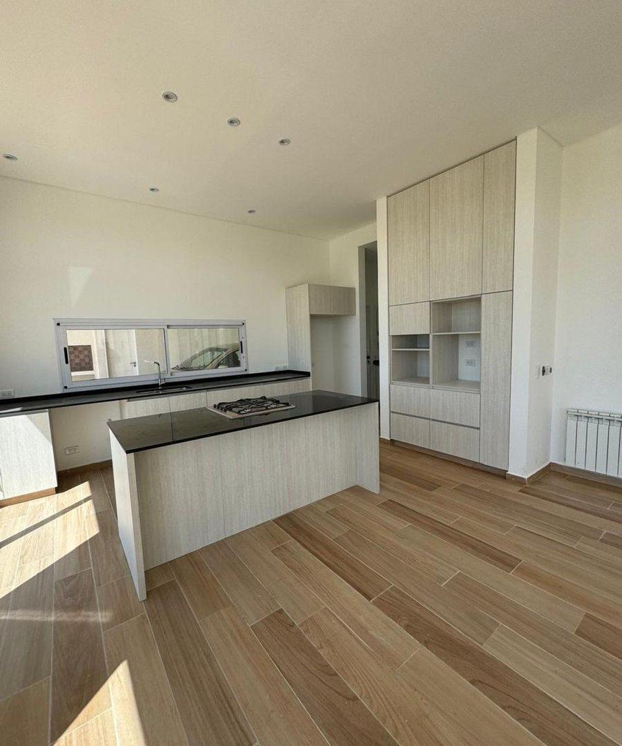 Foto de VENTA CASA 5 AMBIENTES COMARCA DE LUJAN, imagen 4