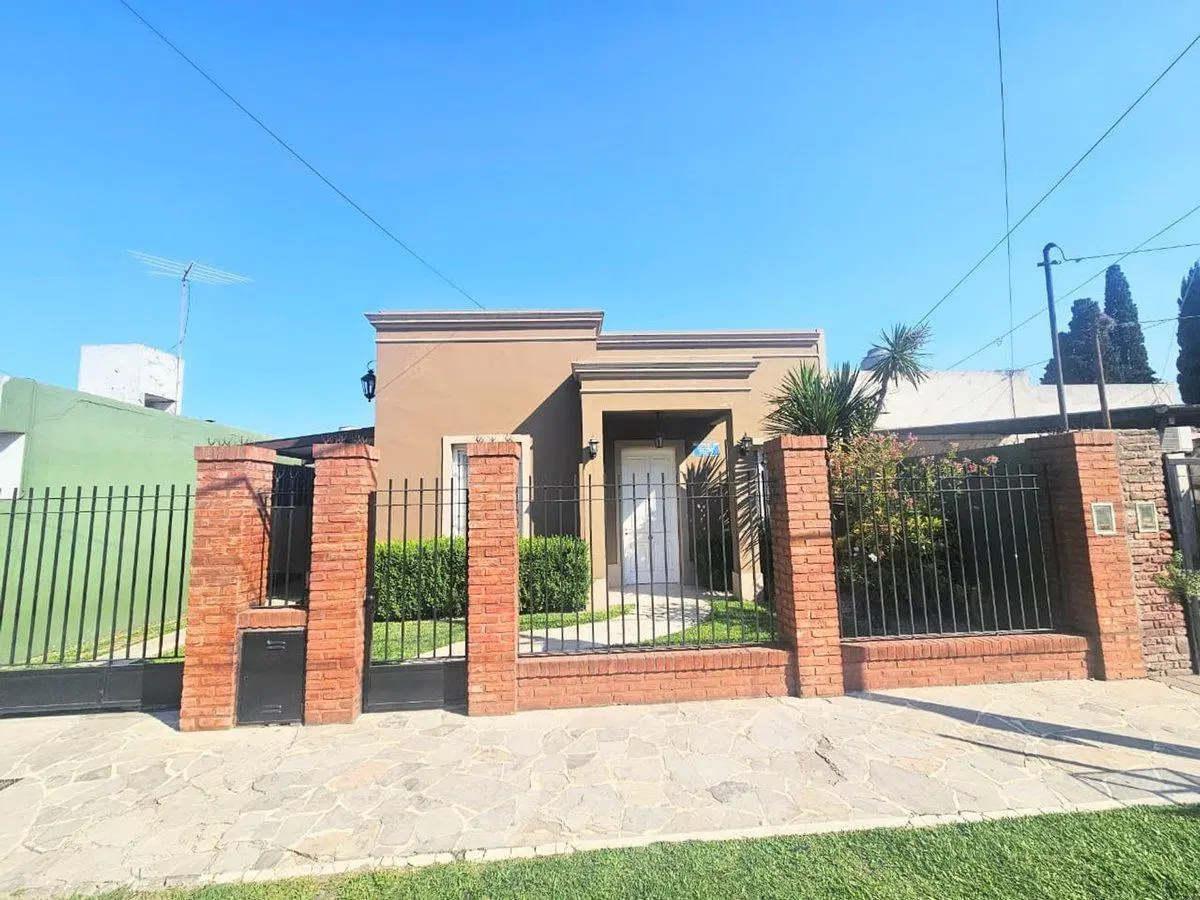 VENTA CASA TRES AMBIENTES PILETA APTO CRÉDITO 2