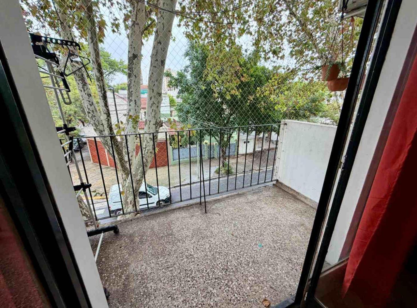 Foto de VENTA 2 AMBIENTES CON BALCON FLORESTA APTO CREDITO, imagen 2