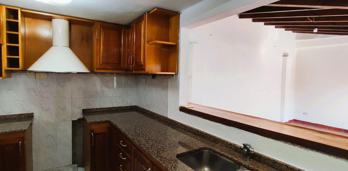 Foto de 4 AMBIENTES CON DOS AMPLIOS PATIOS Y COCHERA, imagen 4