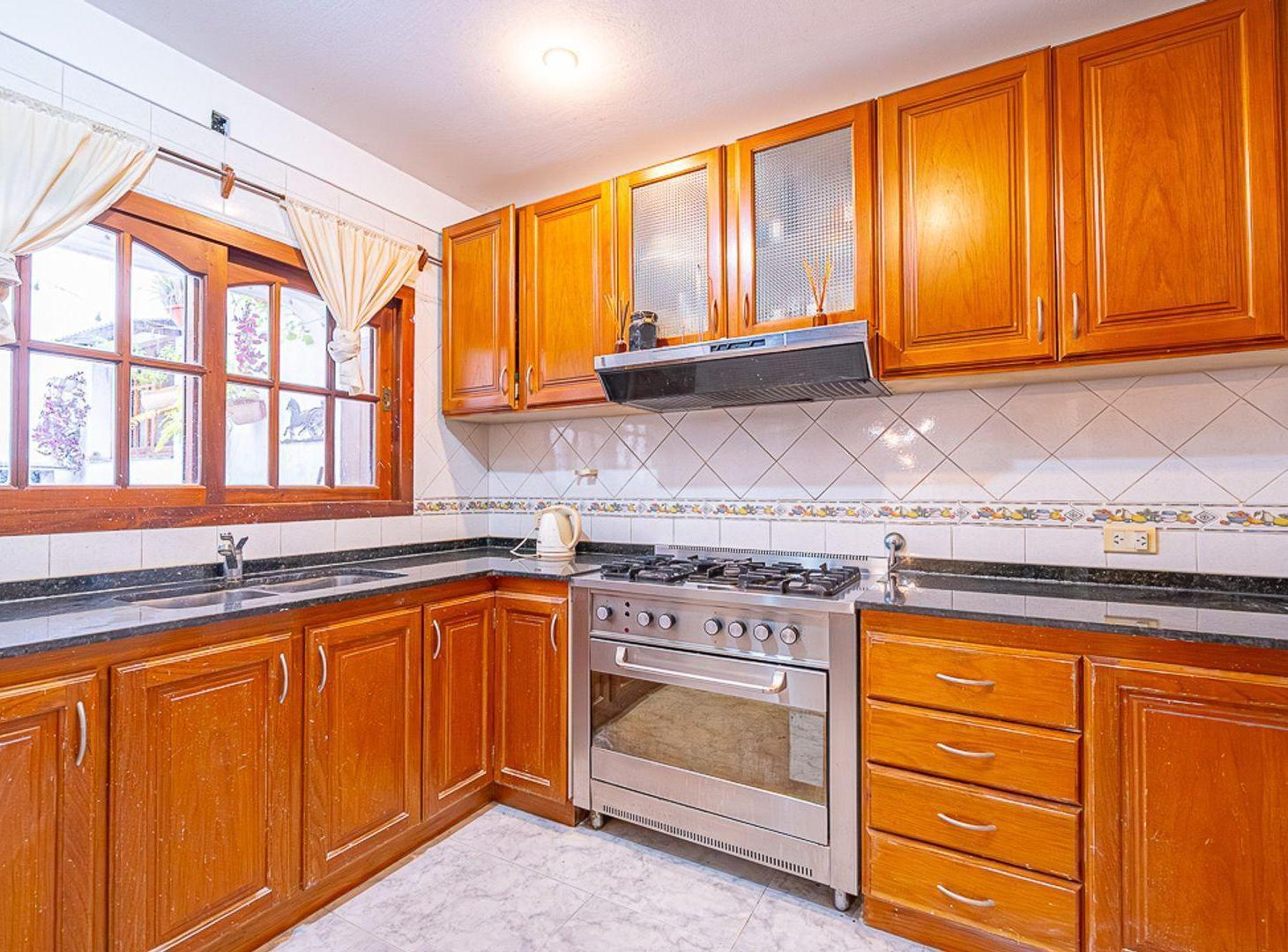 Foto de VENTA 5 AMB EN OLIVOS MAS LOFT LOTE PROPIO COCHERA, imagen 1