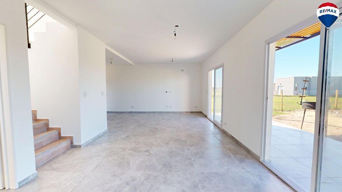 Foto de VENTA CASA 4 AMBIENTES BARRIO LAGUNA AZUL, imagen 4