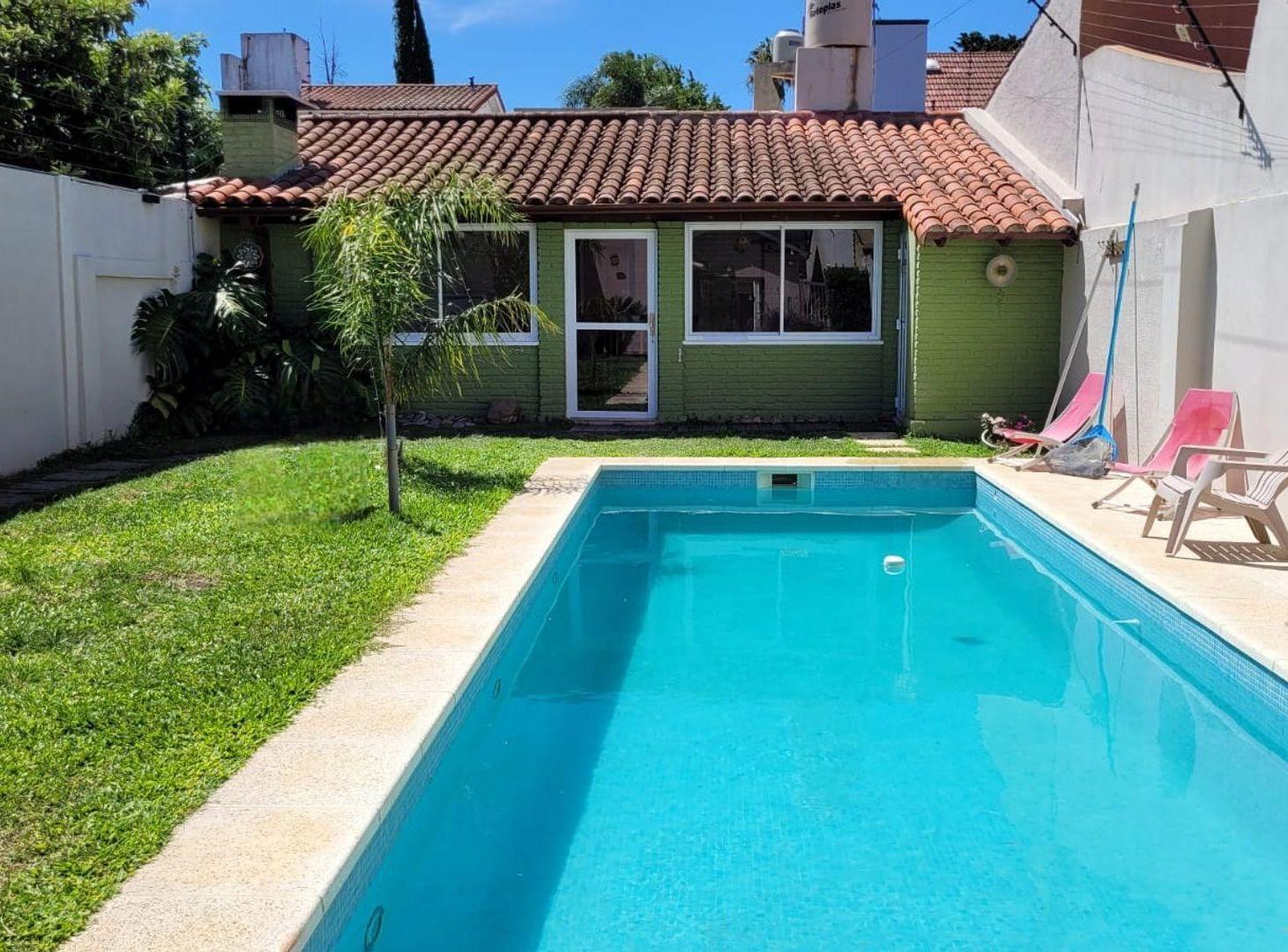 Foto de CASA 3 AMB QUINCHO DEPTO PISCINA VILLA SARMIENTO, imagen 2
