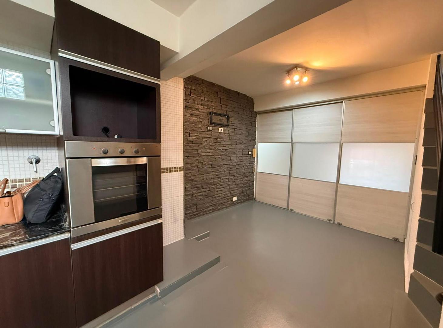 Foto de VENTA PH 4 AMBIENTES MONTE CASTRO SIN EXPENSAS, imagen 3