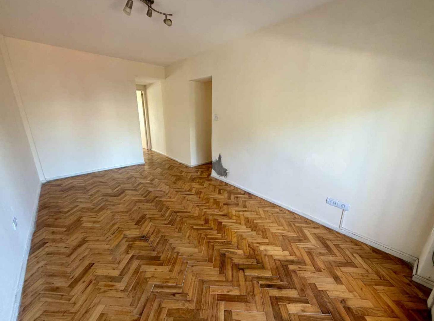 Foto de VENTA 2 AMBIENTES CON BALCON FLORESTA APTO CREDITO, imagen 2