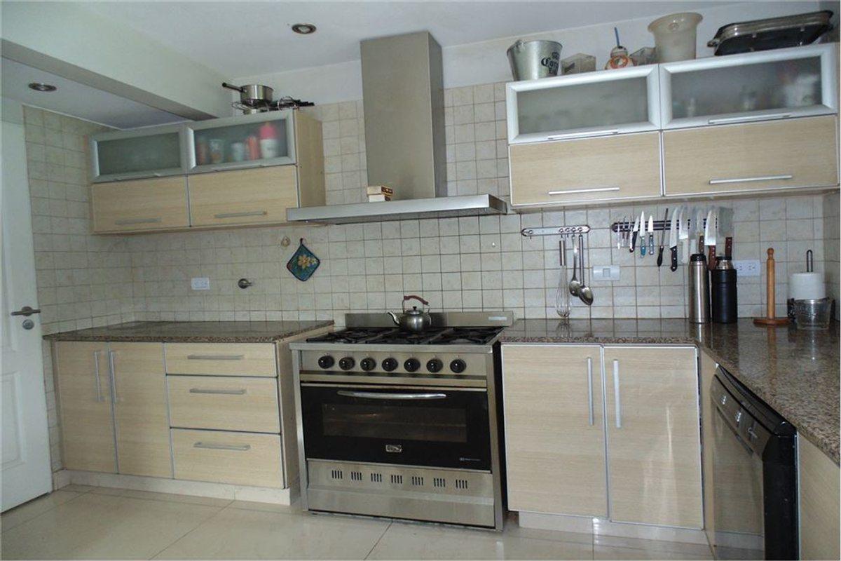 Foto de VENTA CASA 5 AMBIENTES CON PISCINA APTO CREDITO, imagen 5