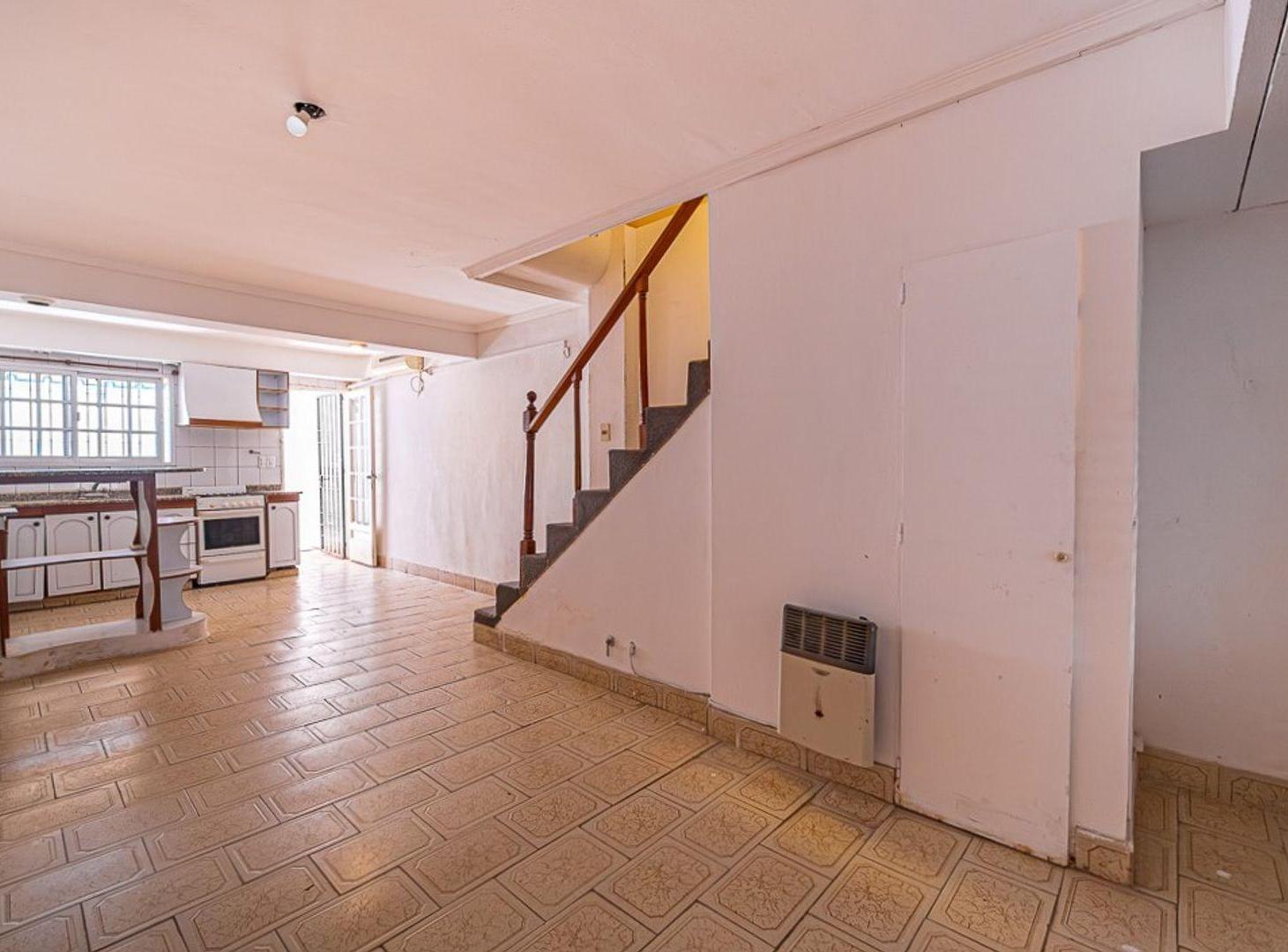 Foto de VENTA DUPLEX 3 AMBIENTES MORON PATIO COCHERA, imagen 2