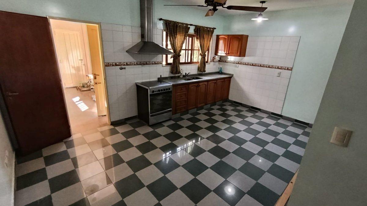 Foto de VENTA CASA 4 AMBIENTES MERLO PARQUE TERRAZA GARAJE, imagen 5