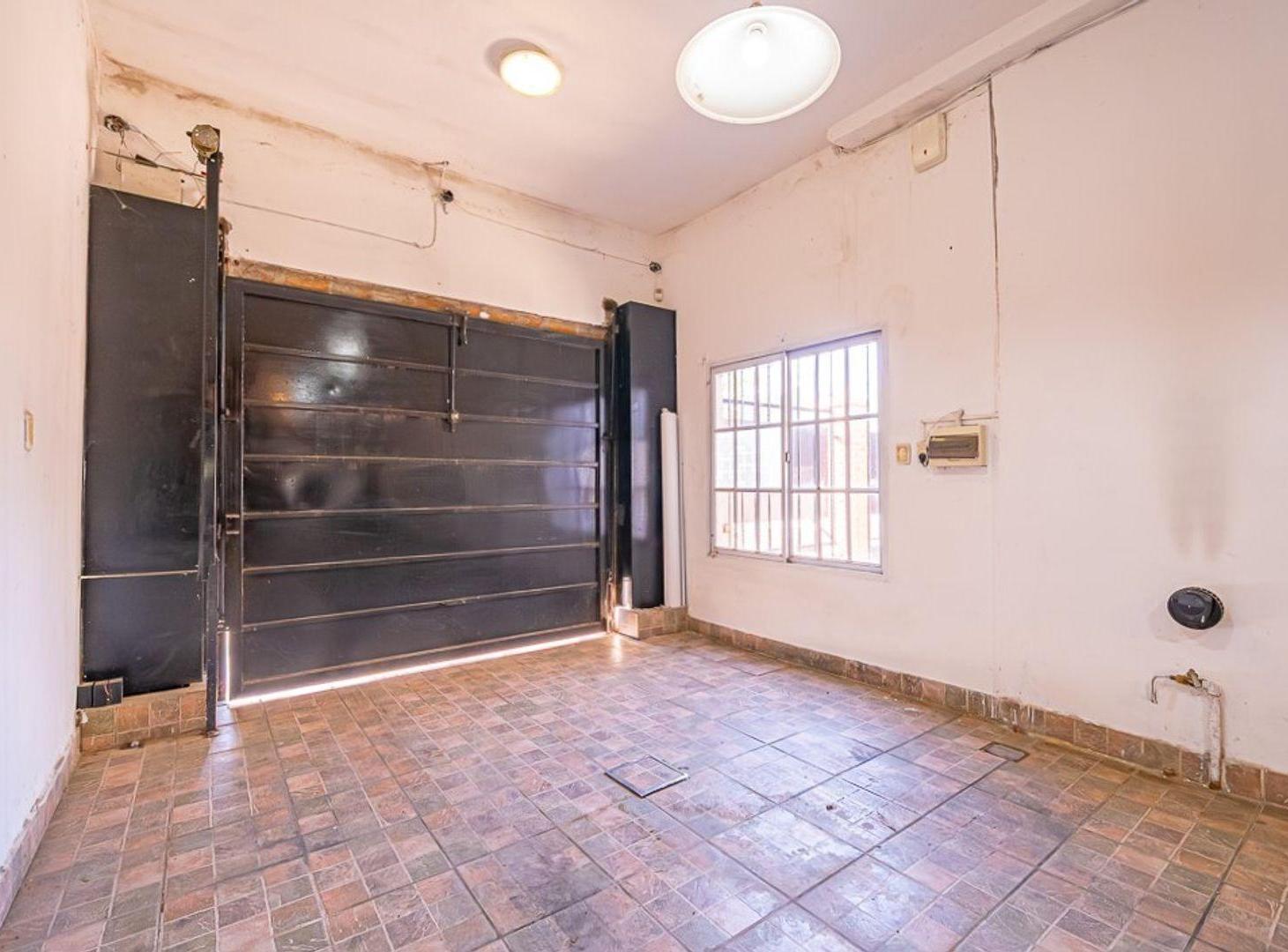 Foto de VENTA CASA 7 AMB RESTAURADA PILETA FONDO Y GARAGE, imagen 5