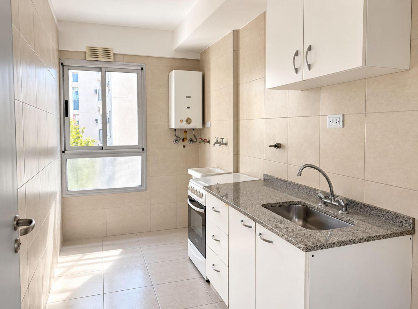 Foto de DEPARTAMENTO 2 AMBIENTES BARRIO PARQUE AVELLANEDA, imagen 2