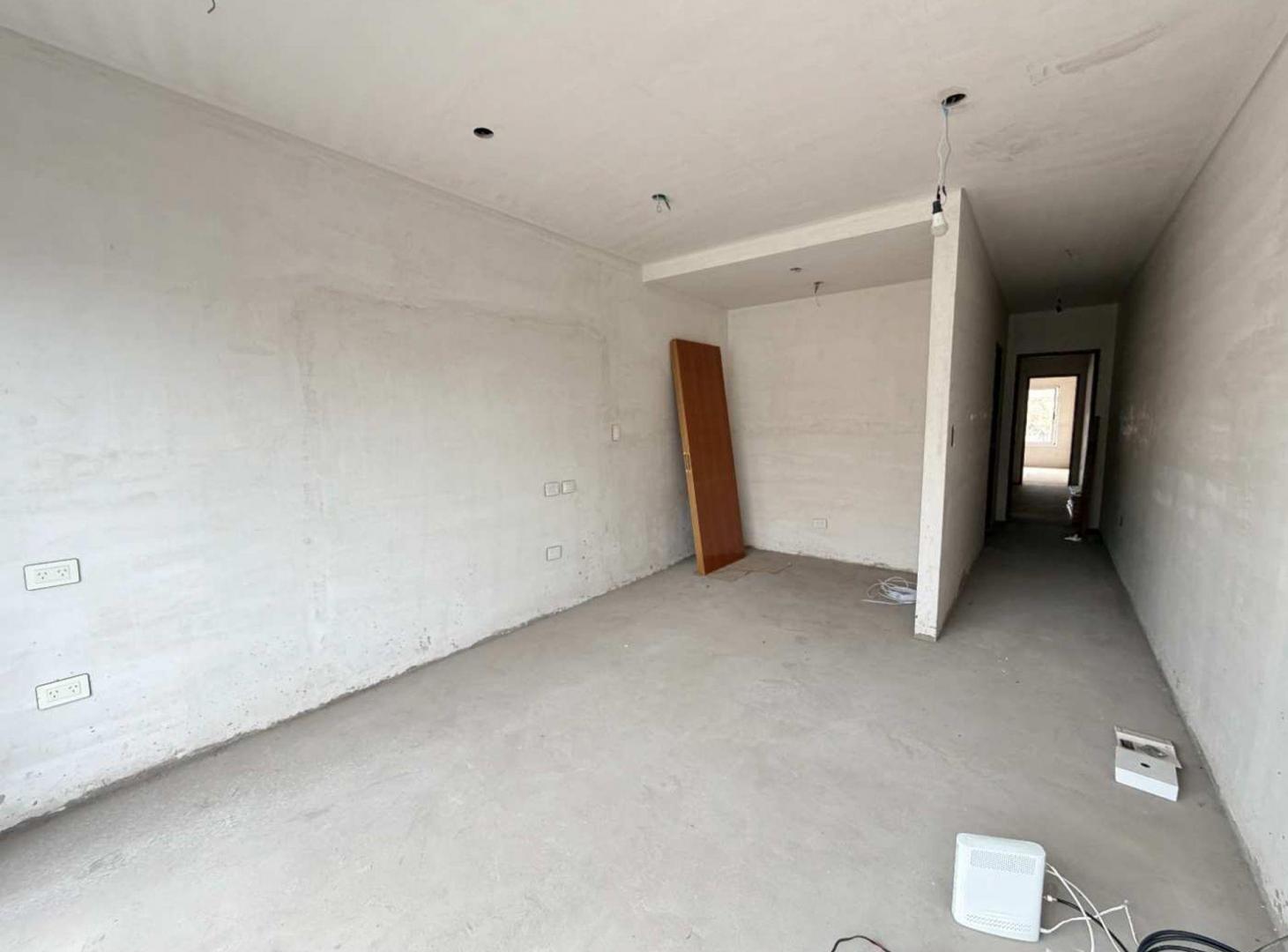 Foto de TRIPLEX VENTA SAN JUSTO 4 AMBIENTES A TERMINAR, imagen 2