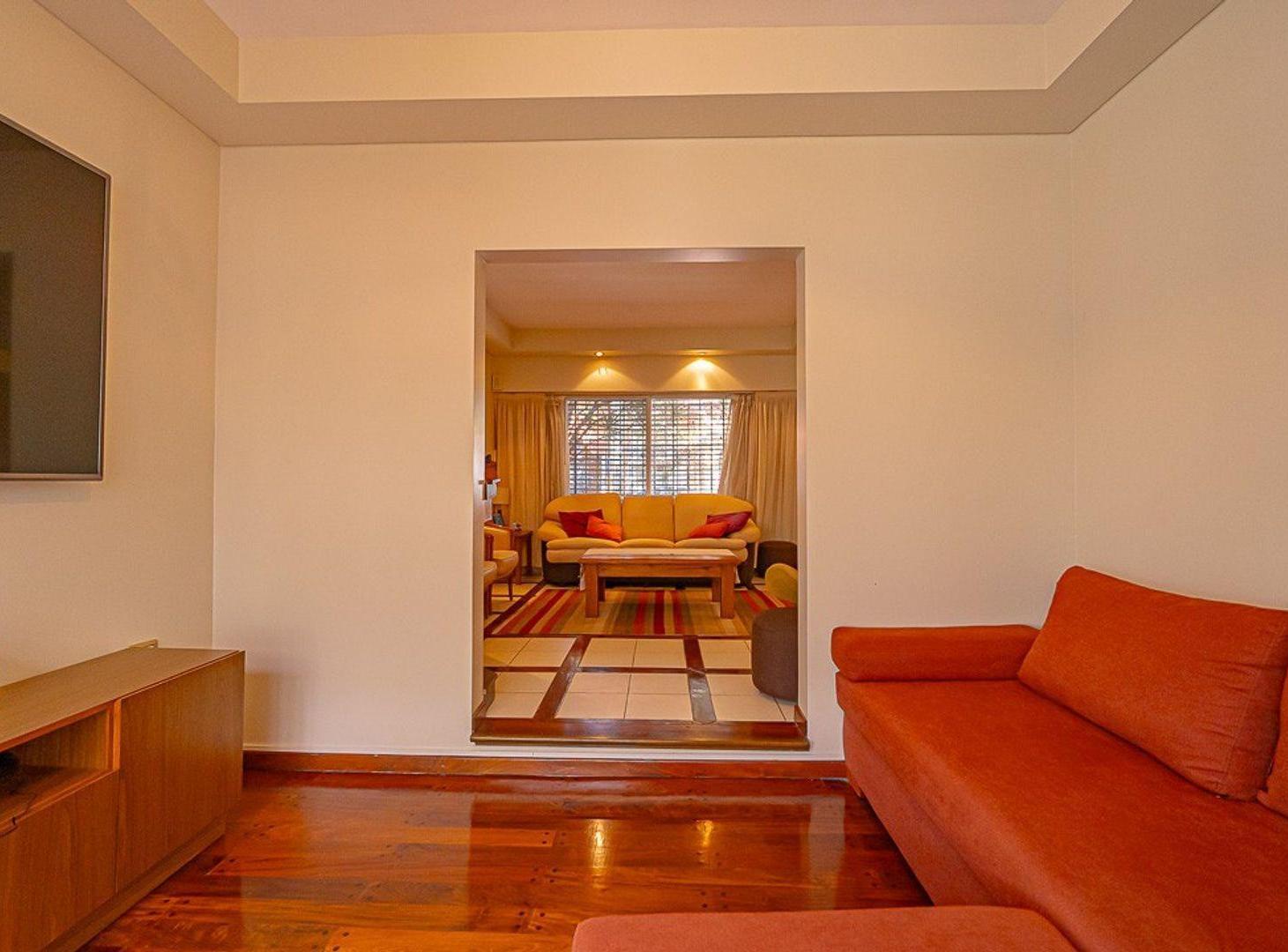 Foto de IMPECABLE CASA 250 M2 6 AMBIENTES FLORIDA, imagen 2