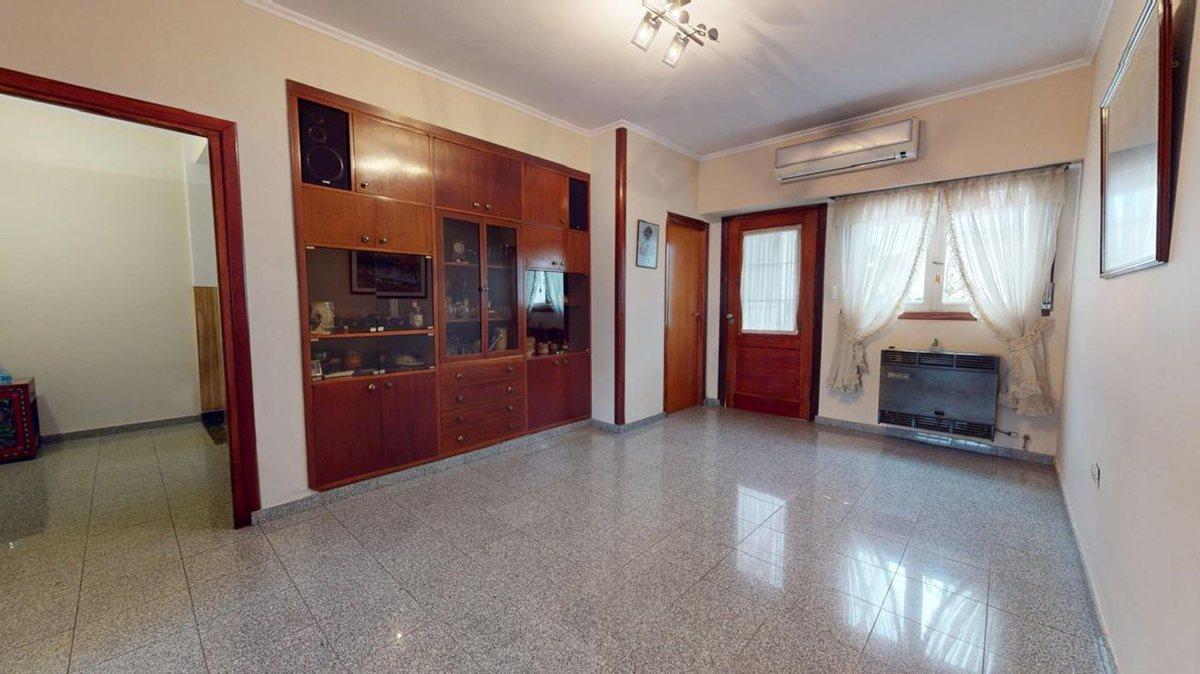 Foto de CASA MULTIFAMILIAR 5 AMBIENTES VILLA LUGANO, imagen 1