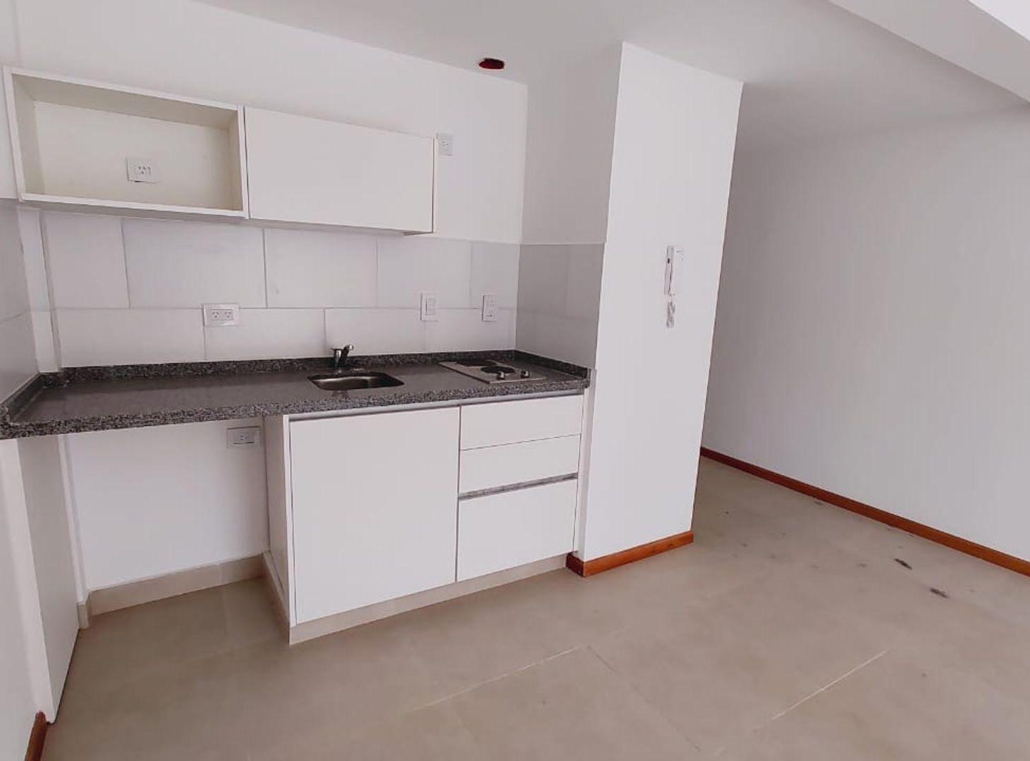 Foto de ALQUILER DEPARTAMENTO 1AMB PATIO COCHERA ITUZAINGO, imagen 5