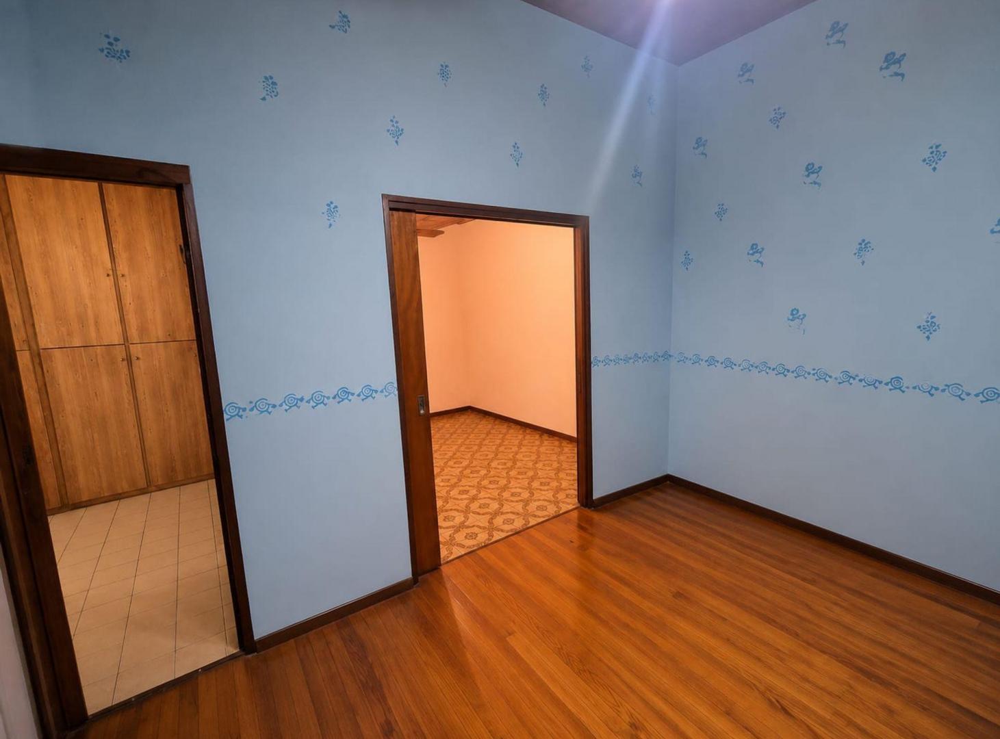 Foto de VENTA PH 6 AMBIENTES MONTE CASTRO MULTI FAMILIAR, imagen 4