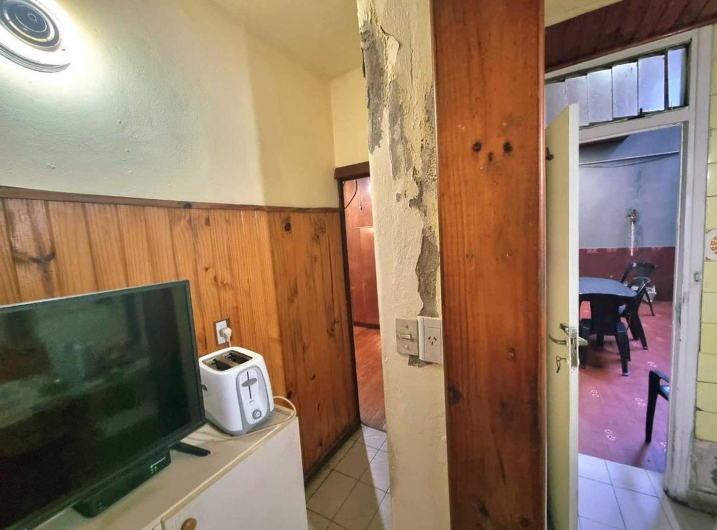 Foto de VENTA PH 6 AMBIENTES MONTE CASTRO MULTI FAMILIAR, imagen 3