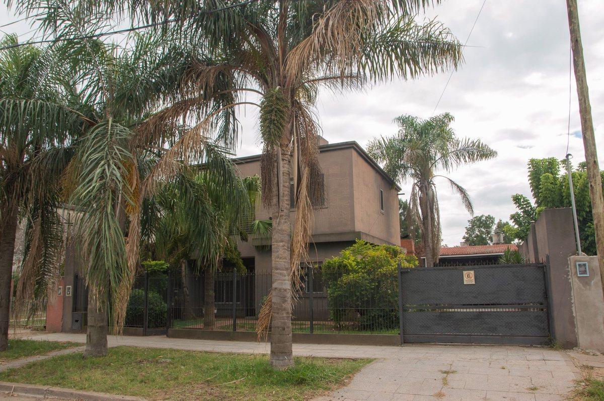 Foto de CASA EN VENTA DOS PLANTAS 4 AMB CASTELAR COCHERA, imagen 2