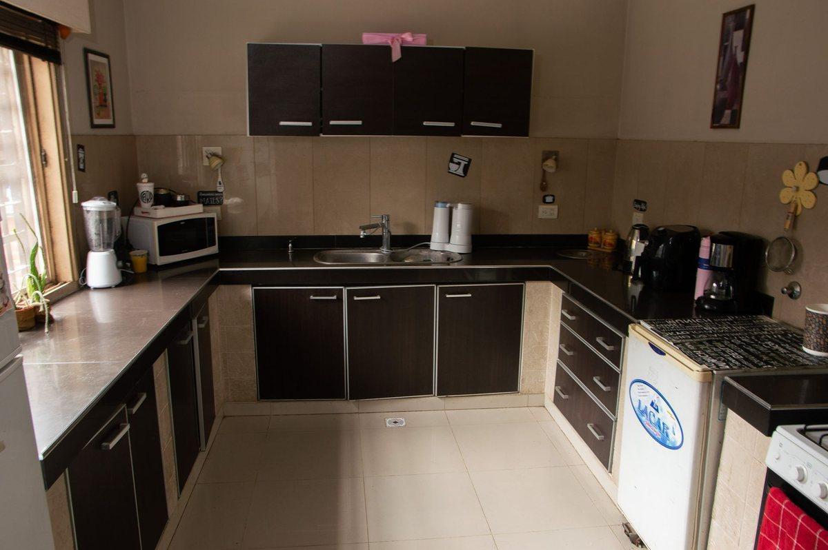 Foto de CASA EN VENTA DOS PLANTAS 4 AMB CASTELAR COCHERA, imagen 4
