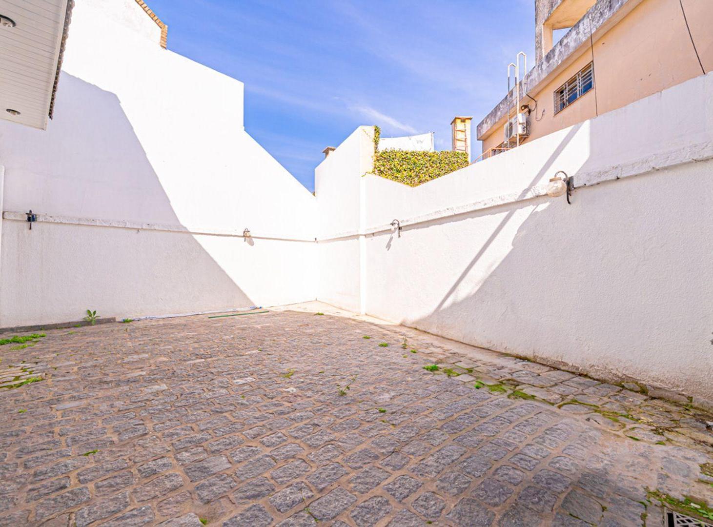 Foto de CASA VENTA 6 AMBIENTES HAEDO CON PATIO Y COCHERA, imagen 1