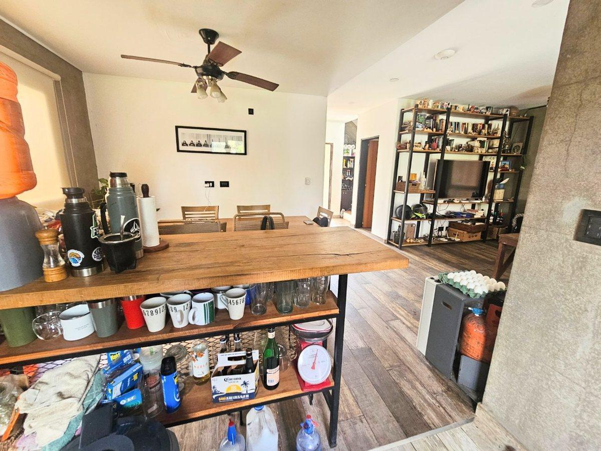 Foto de VENTA CASA ALVAREZ DEL BOSQUE 5 AMBIENTES PERMUTA., imagen 2