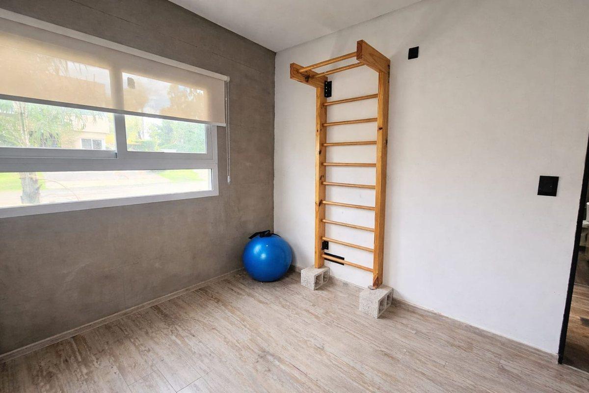 Foto de VENTA CASA ALVAREZ DEL BOSQUE 5 AMBIENTES PERMUTA., imagen 5