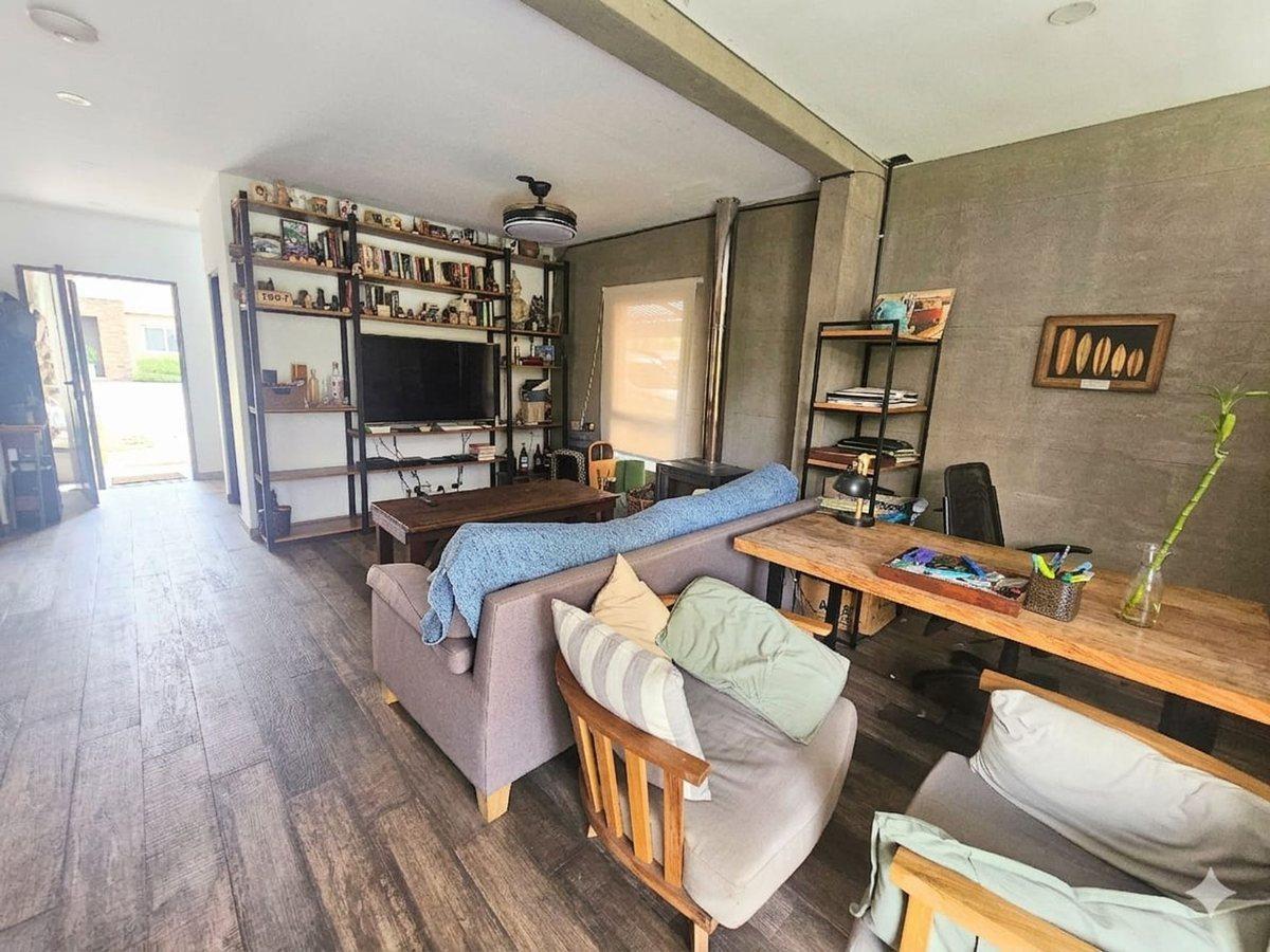 Foto de VENTA CASA ALVAREZ DEL BOSQUE 5 AMBIENTES PERMUTA., imagen 4