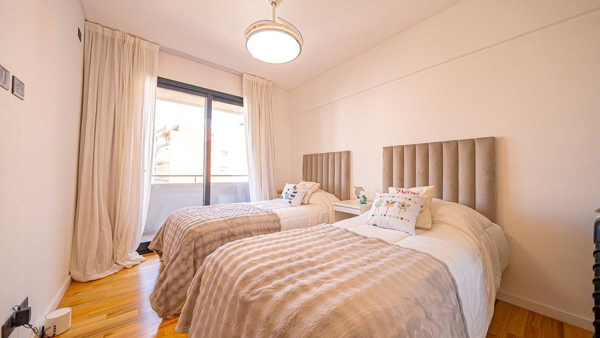 Foto de DEPARTAMENTO VENTA CABALLITO 4 AMB CON 2 COCHERAS, imagen 4
