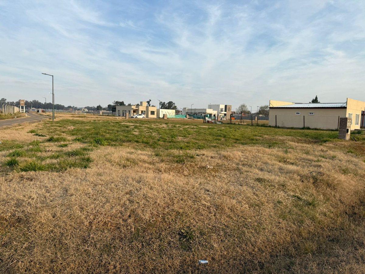 Foto de LOTE 361M2 BARRIO LAGUNA AZUL, imagen 1