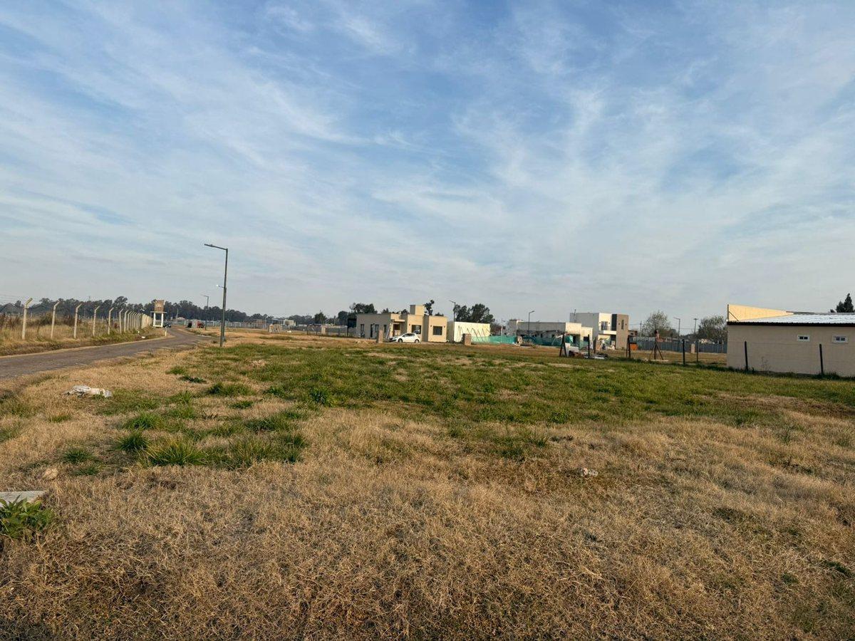 Foto de LOTE 361M2 BARRIO LAGUNA AZUL, imagen 5