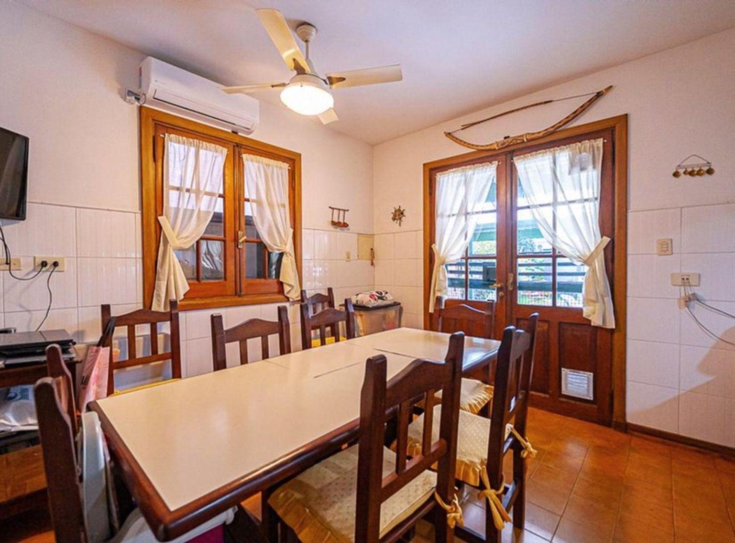 Foto de CASA EN VENTA EN OLIVOS 5 AMBIENTES PILETA, imagen 1