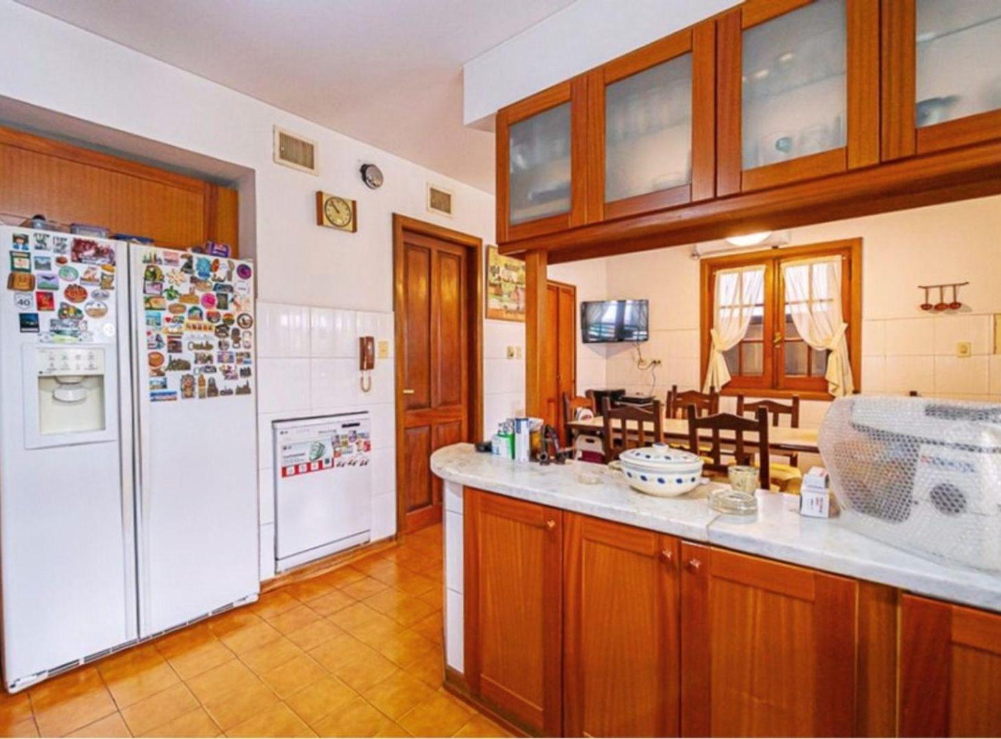 Foto de CASA EN VENTA EN OLIVOS 5 AMBIENTES PILETA, imagen 4