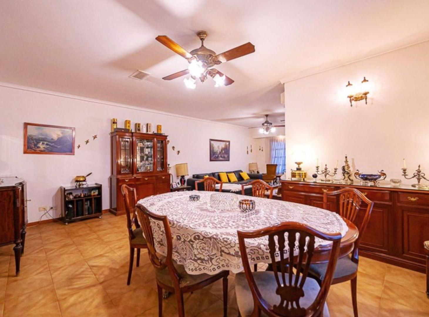 Foto de CASA EN VENTA EN OLIVOS 5 AMBIENTES PILETA, imagen 3