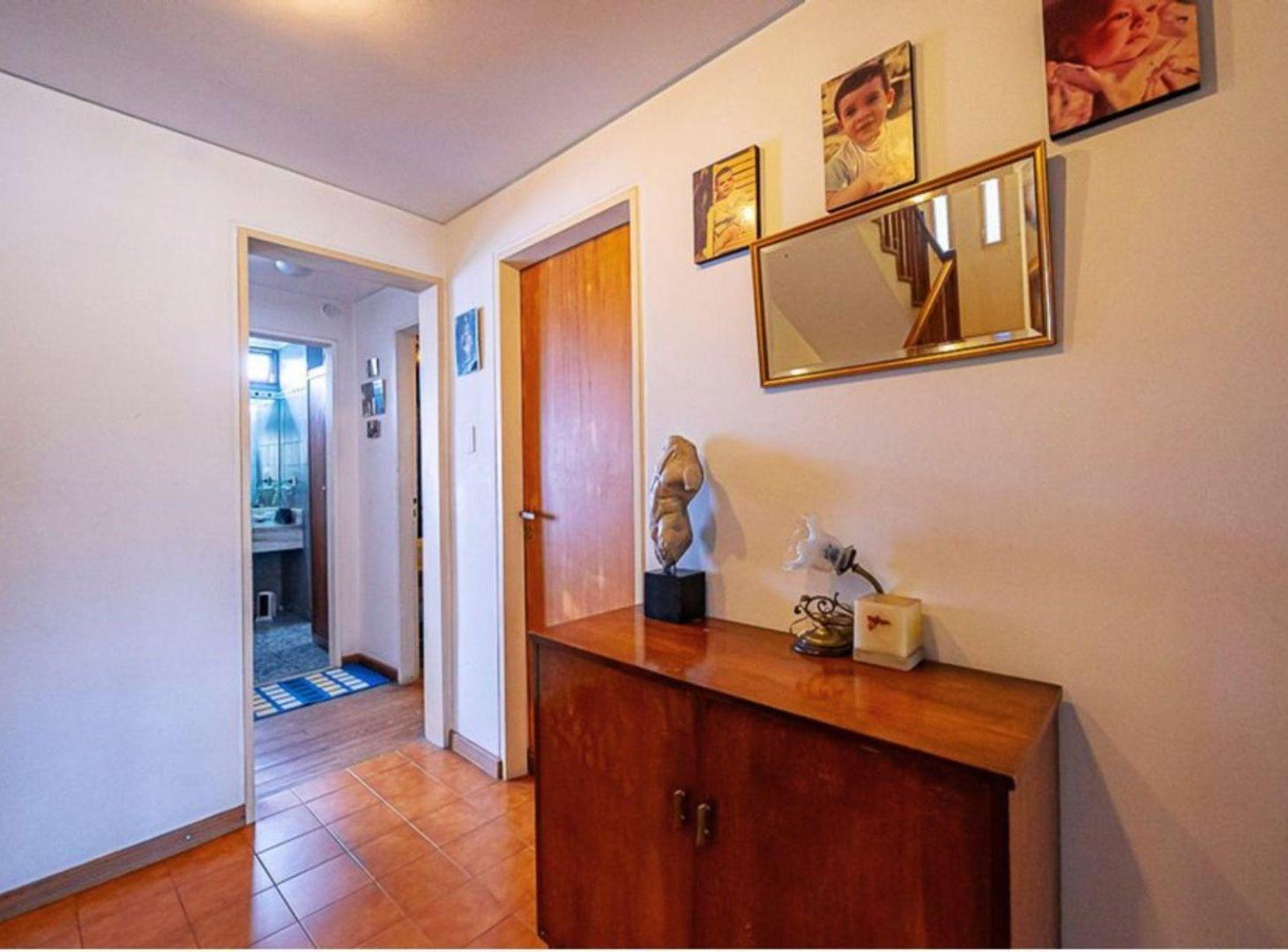 Foto de CASA EN VENTA EN OLIVOS 5 AMBIENTES PILETA, imagen 2