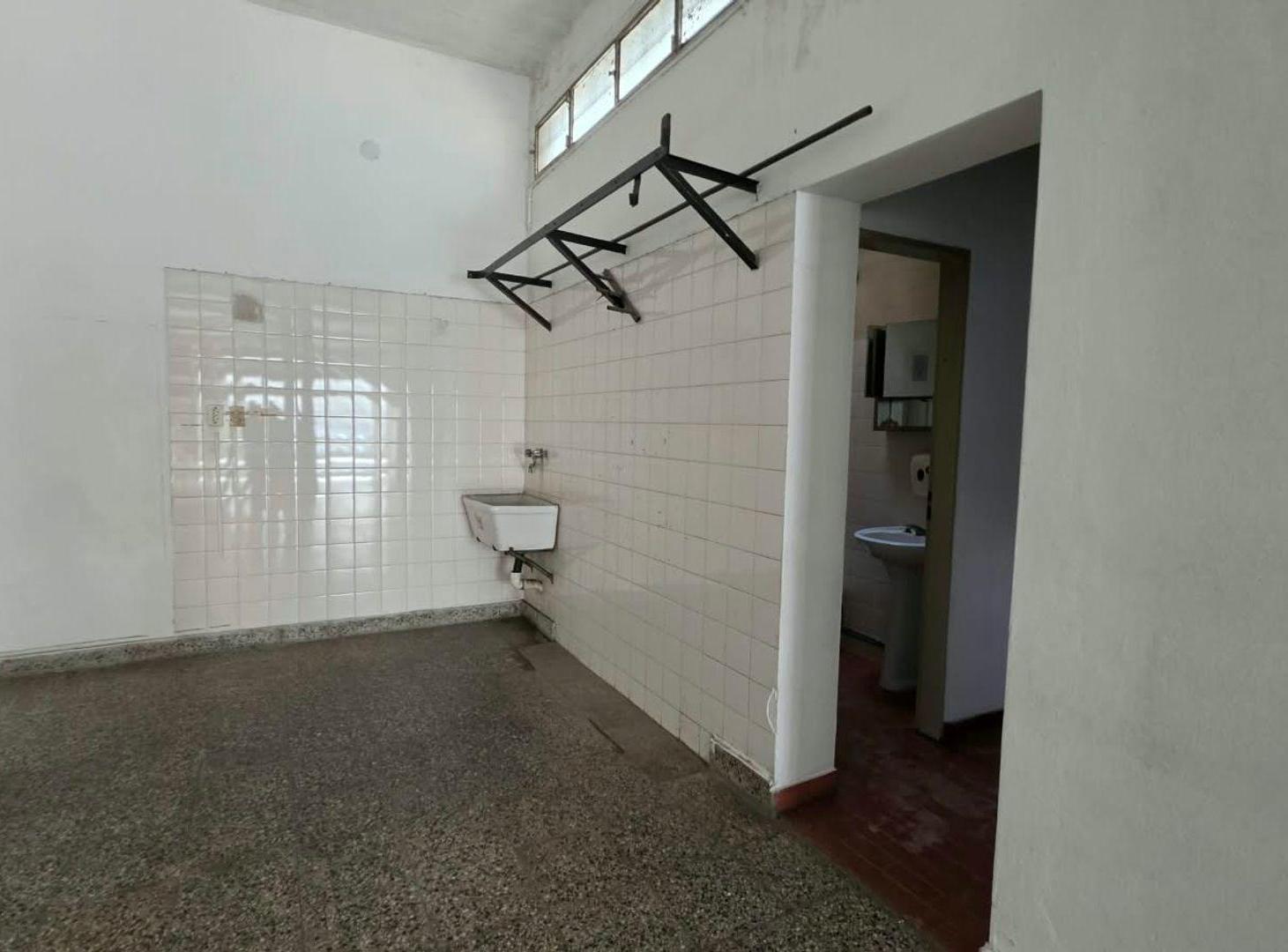 Foto de LOCAL COMERCIAL ALQUILER EL PALOMAR 200 M2, imagen 3