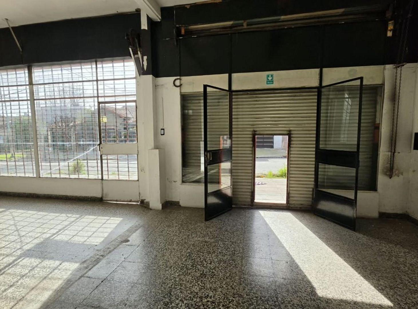 Foto de LOCAL COMERCIAL ALQUILER EL PALOMAR 200 M2, imagen 1