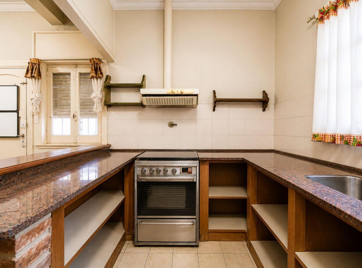Foto de VENTA CASA TRES AMBIENTES EN HAEDO CON PARQUE, imagen 5
