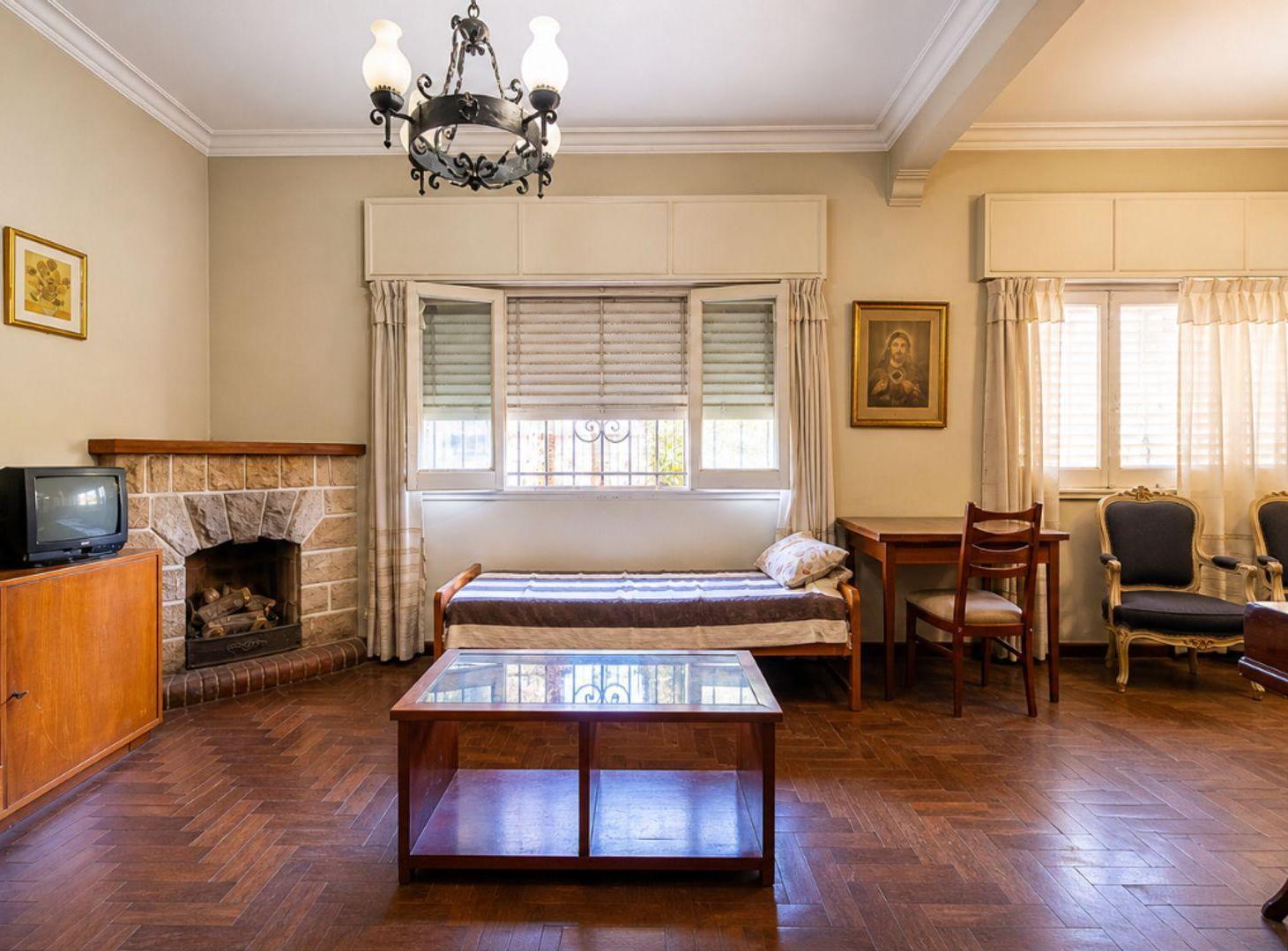 Foto de VENTA CASA TRES AMBIENTES EN HAEDO CON PARQUE, imagen 3