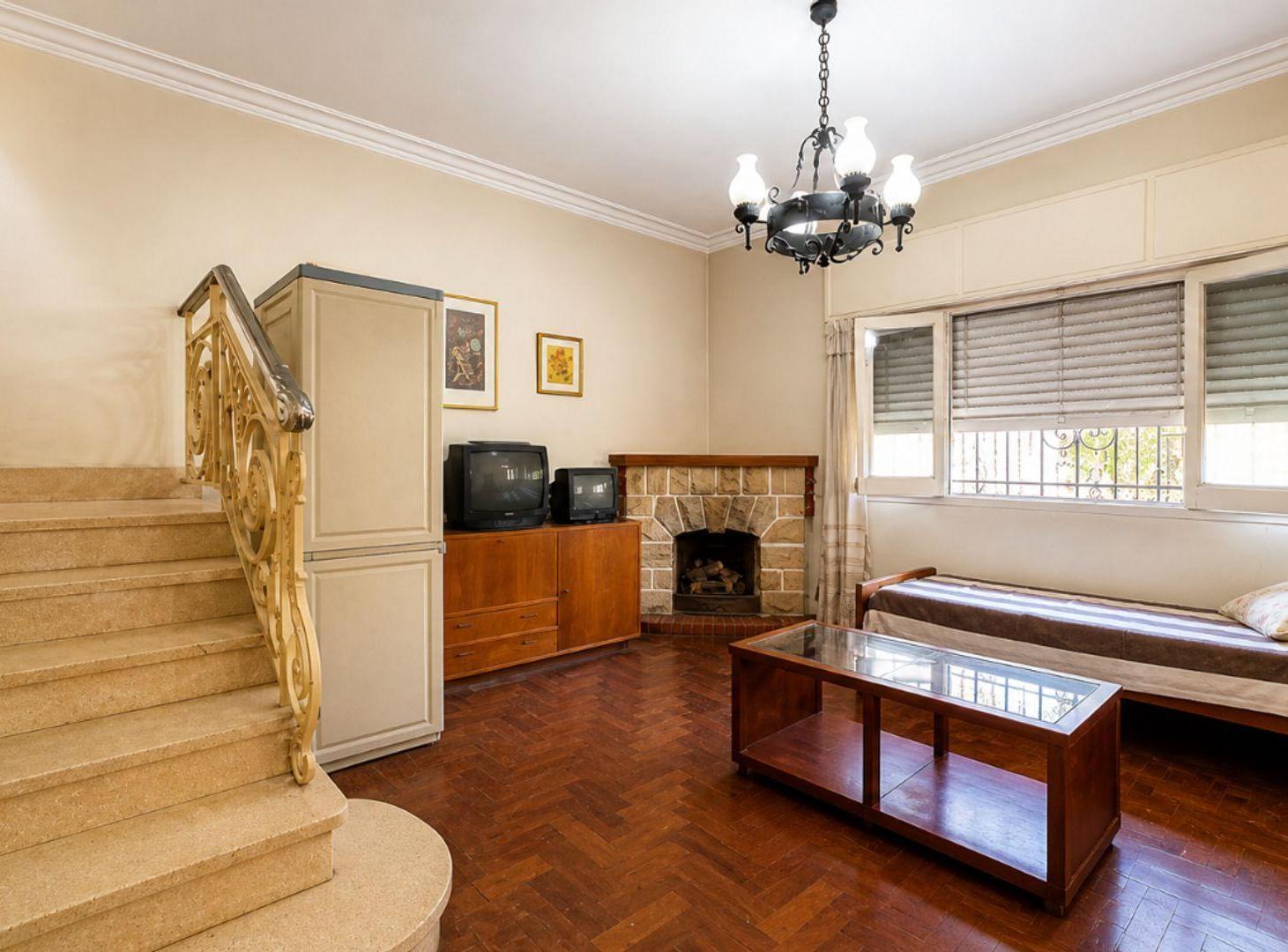 Foto de VENTA CASA TRES AMBIENTES EN HAEDO CON PARQUE, imagen 1