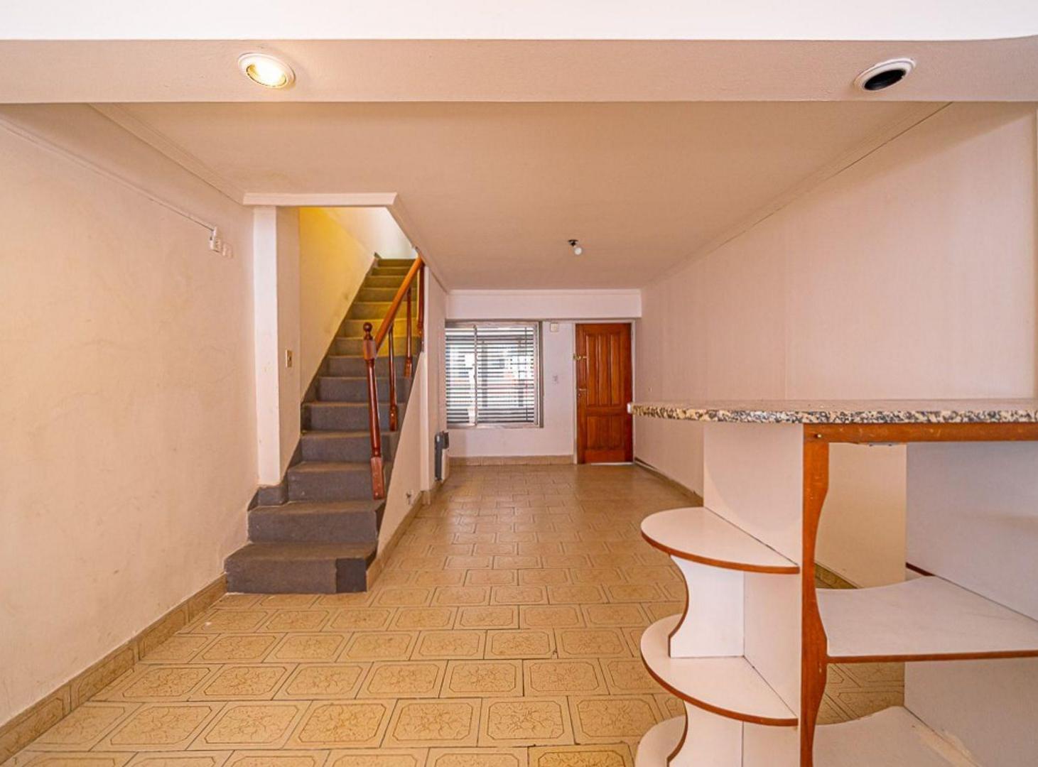 Foto de VENTA DUPLEX 3 AMBIENTES MORON PATIO COCHERA, imagen 2
