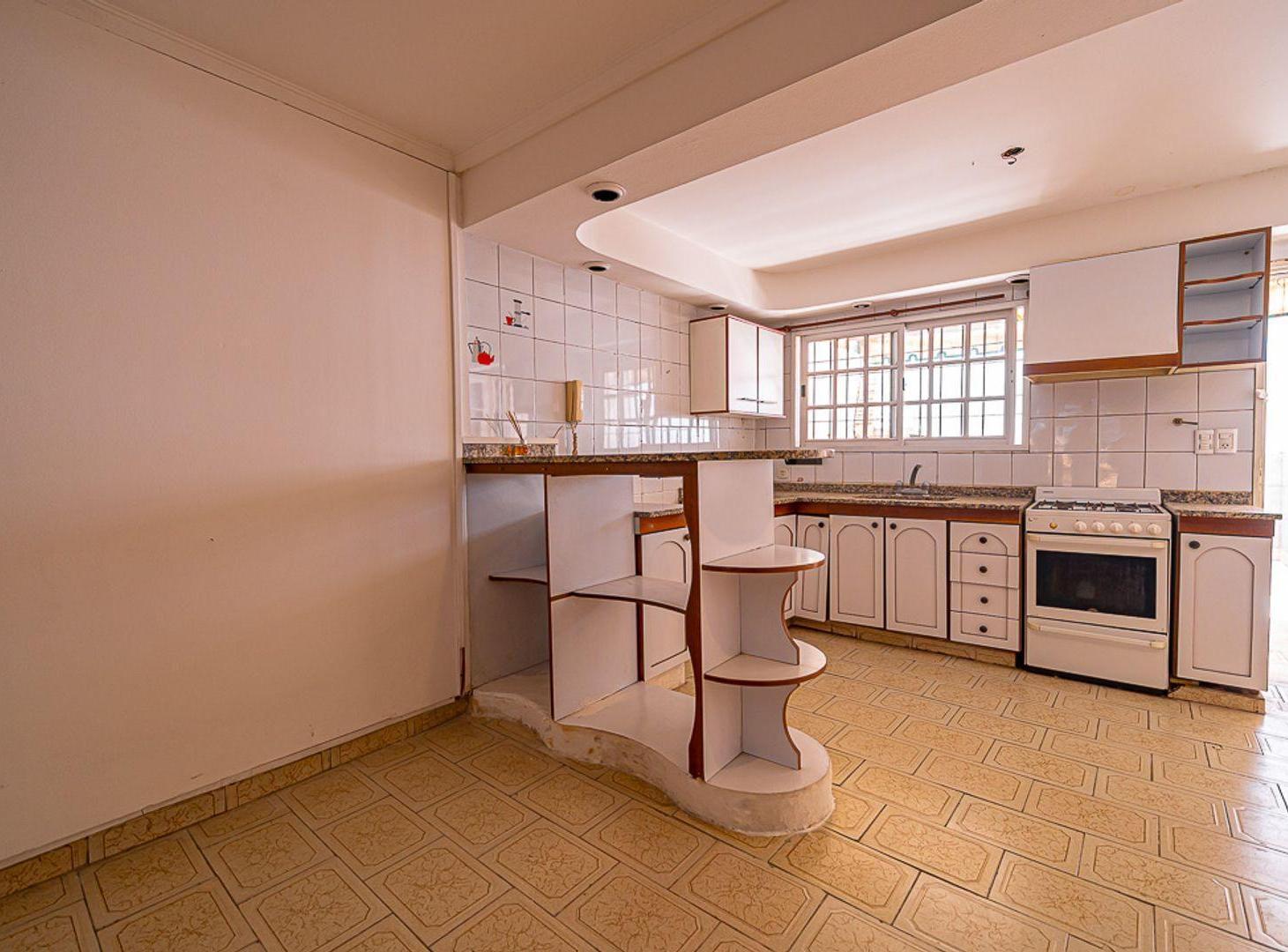 Foto de VENTA DUPLEX 3 AMBIENTES MORON PATIO COCHERA, imagen 3