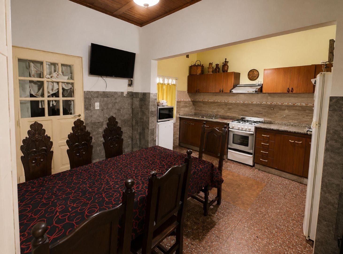 Foto de VENTA CASA 3 AMBIENTES MORON Y DEPTO 2 AMB PATIO, imagen 2
