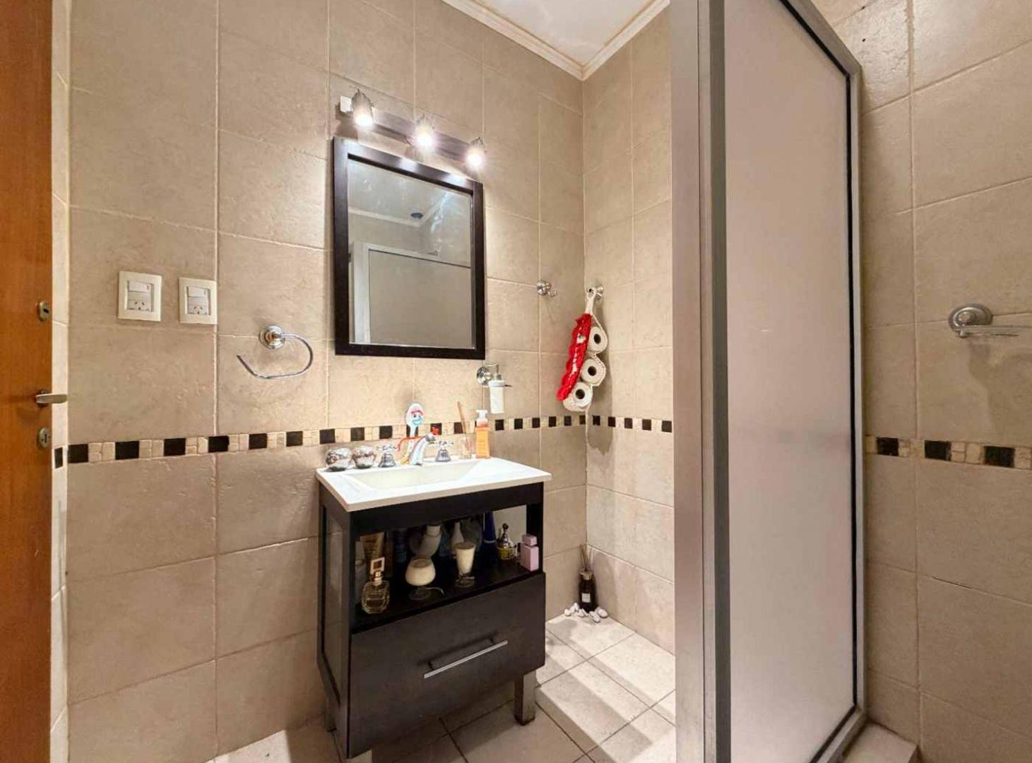 Foto de CASA PILETA QUINCHO JARDIN APTO CREDITO VILLA LURO, imagen 5